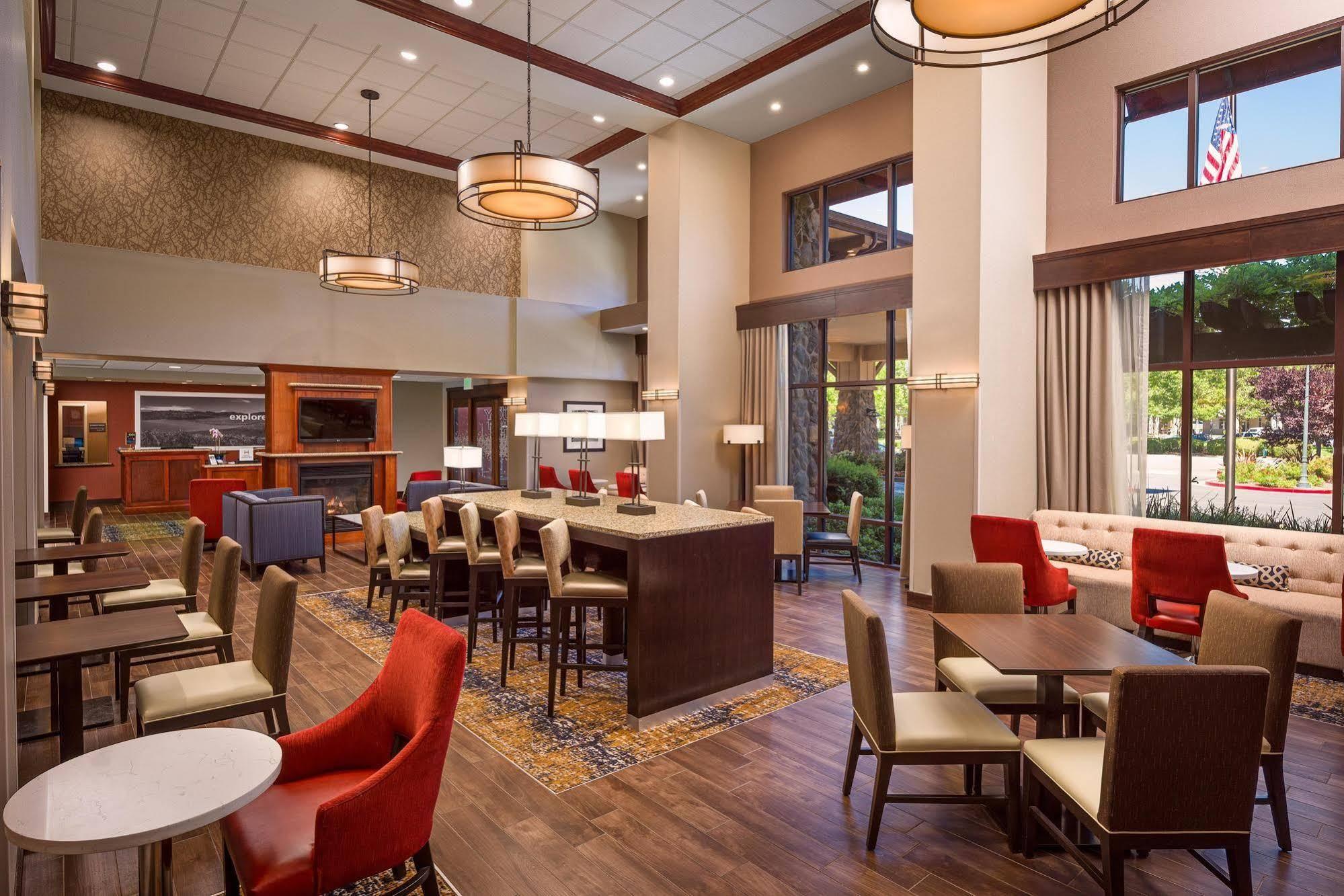 Hampton Inn & Suites Windsor-Sonoma Wine Country Exterior photo