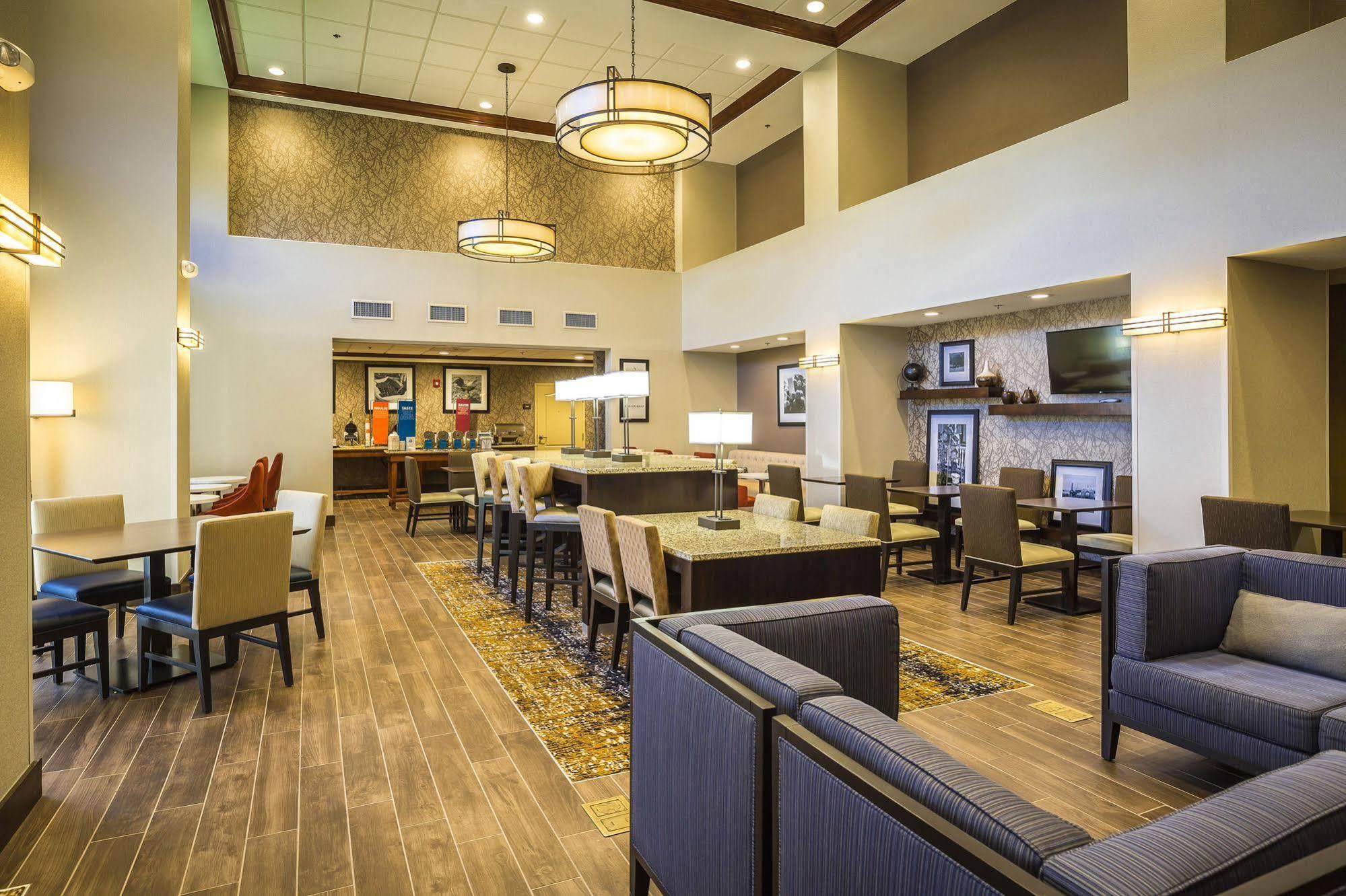 Hampton Inn & Suites Windsor-Sonoma Wine Country Exterior photo