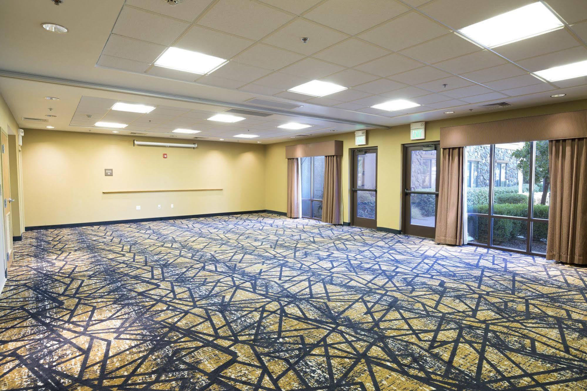 Hampton Inn & Suites Windsor-Sonoma Wine Country Exterior photo