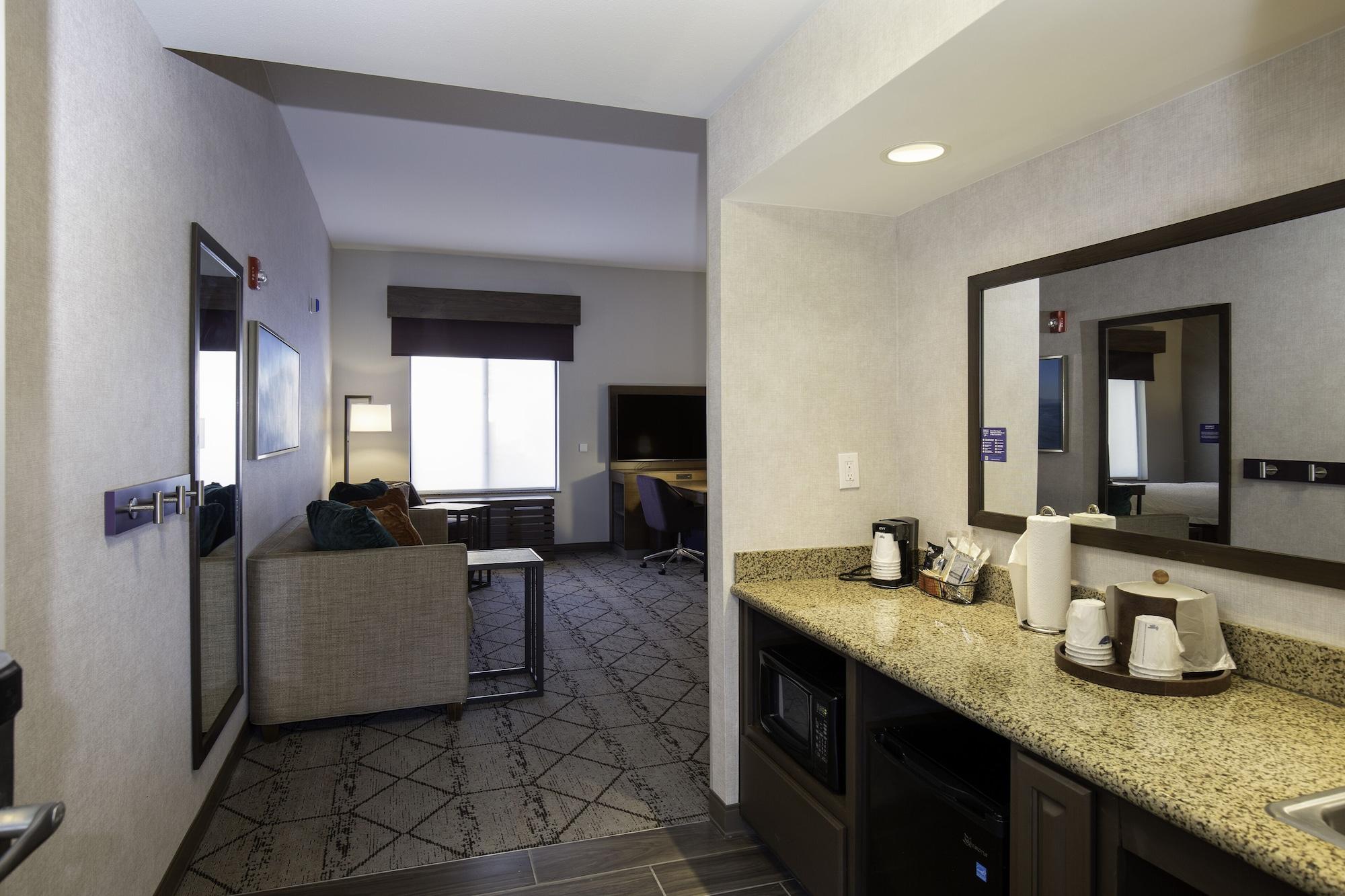 Hampton Inn & Suites Windsor-Sonoma Wine Country Exterior photo