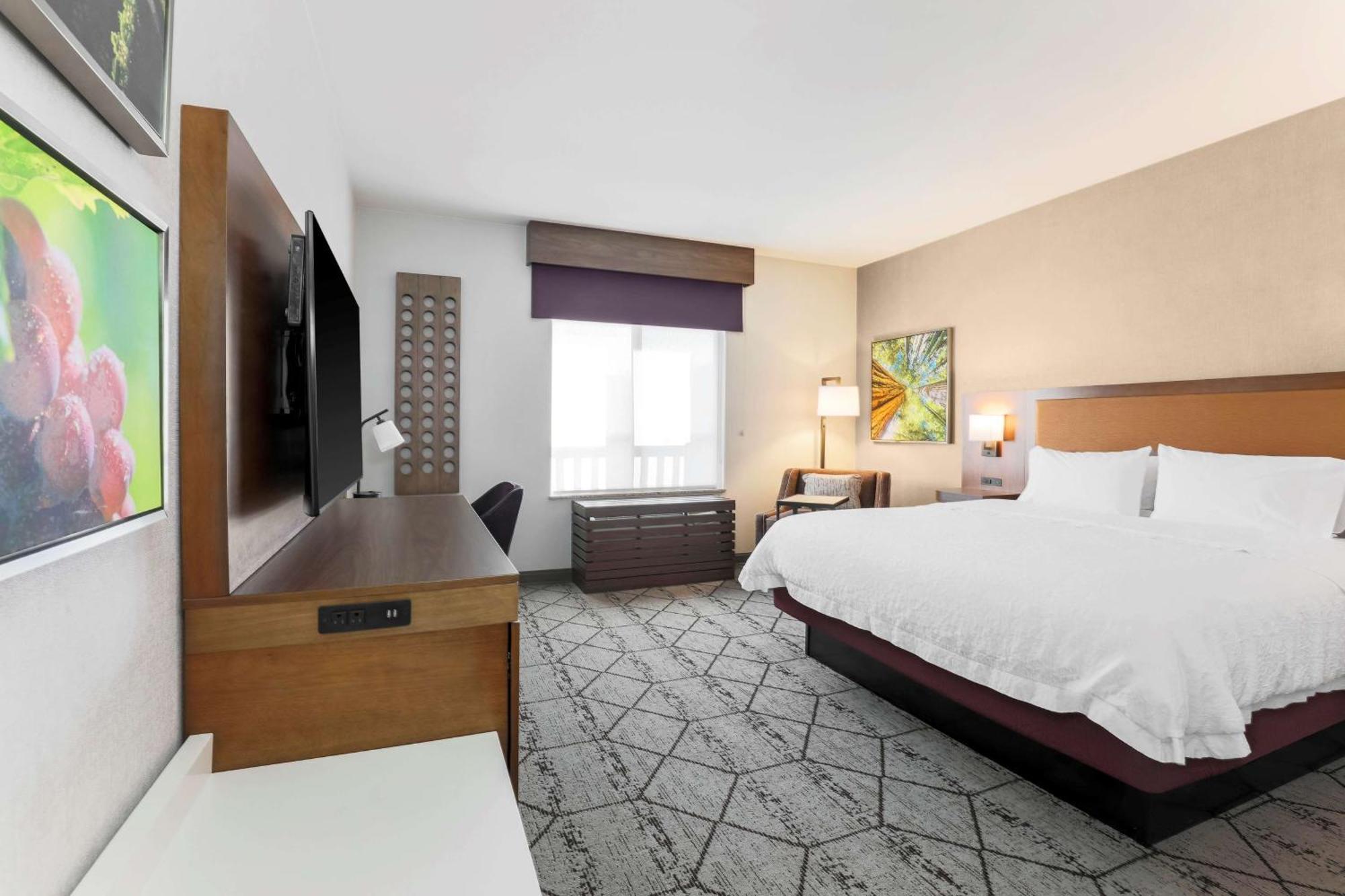 Hampton Inn & Suites Windsor-Sonoma Wine Country Exterior photo