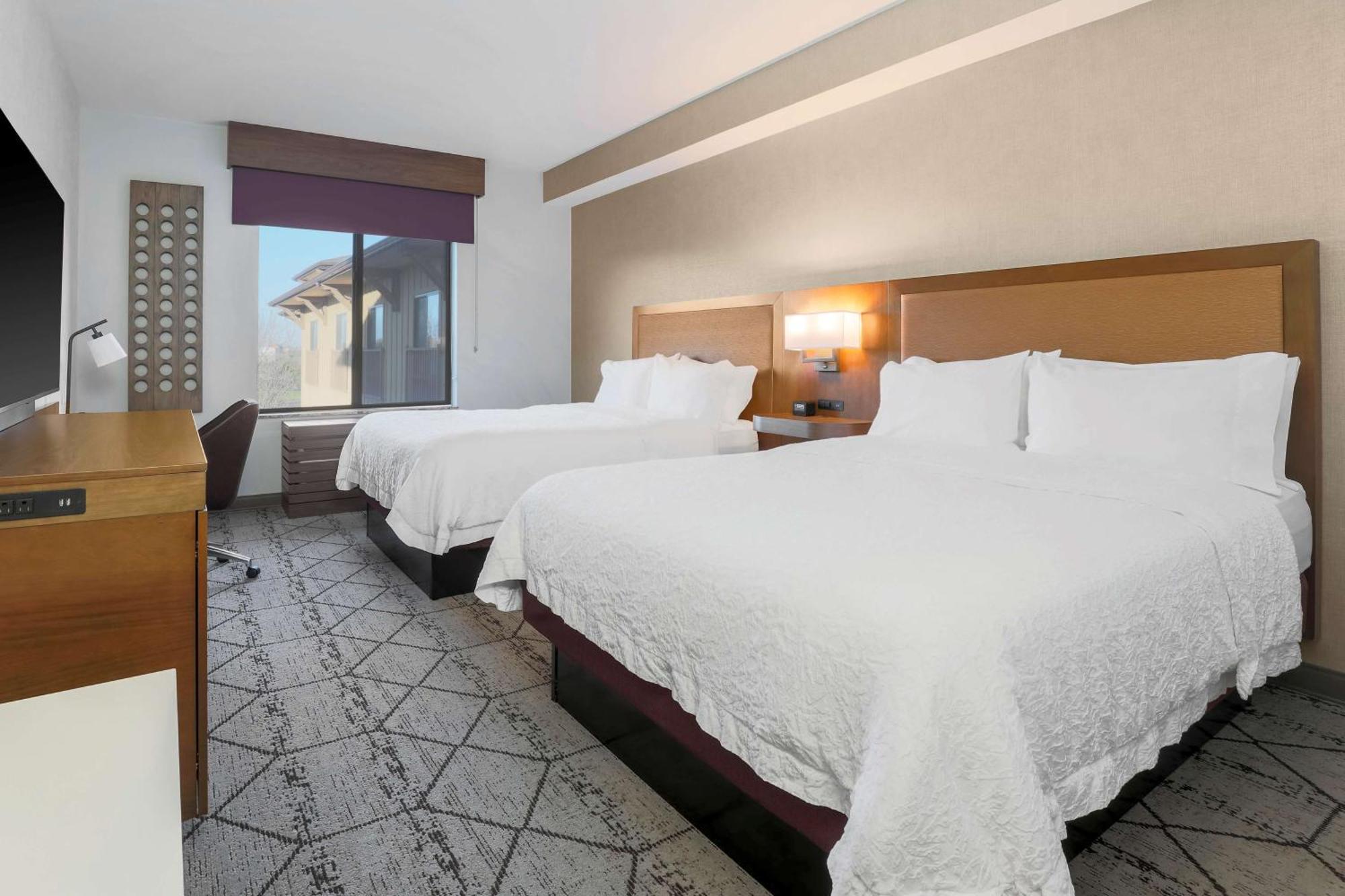Hampton Inn & Suites Windsor-Sonoma Wine Country Exterior photo