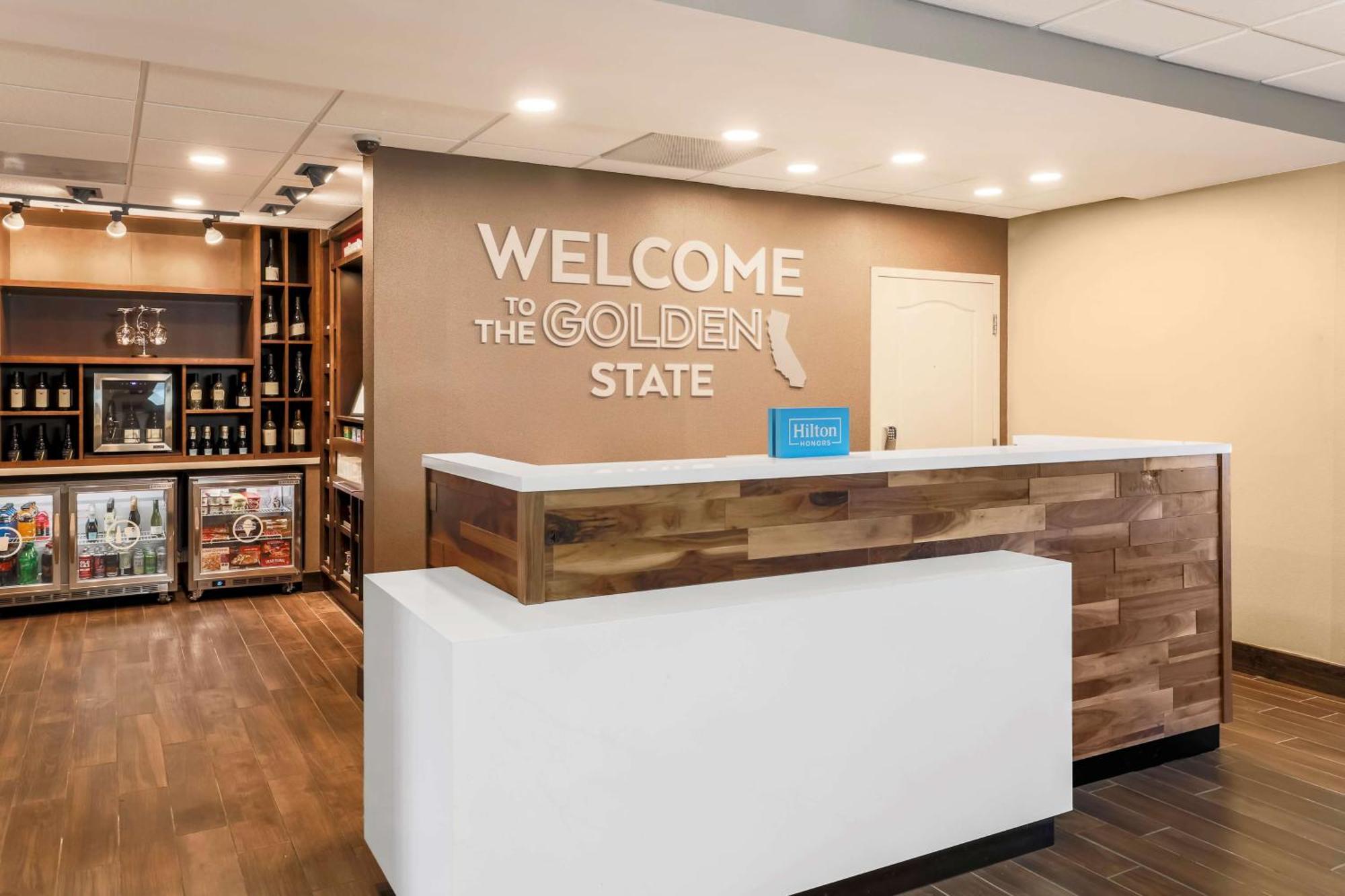 Hampton Inn & Suites Windsor-Sonoma Wine Country Exterior photo