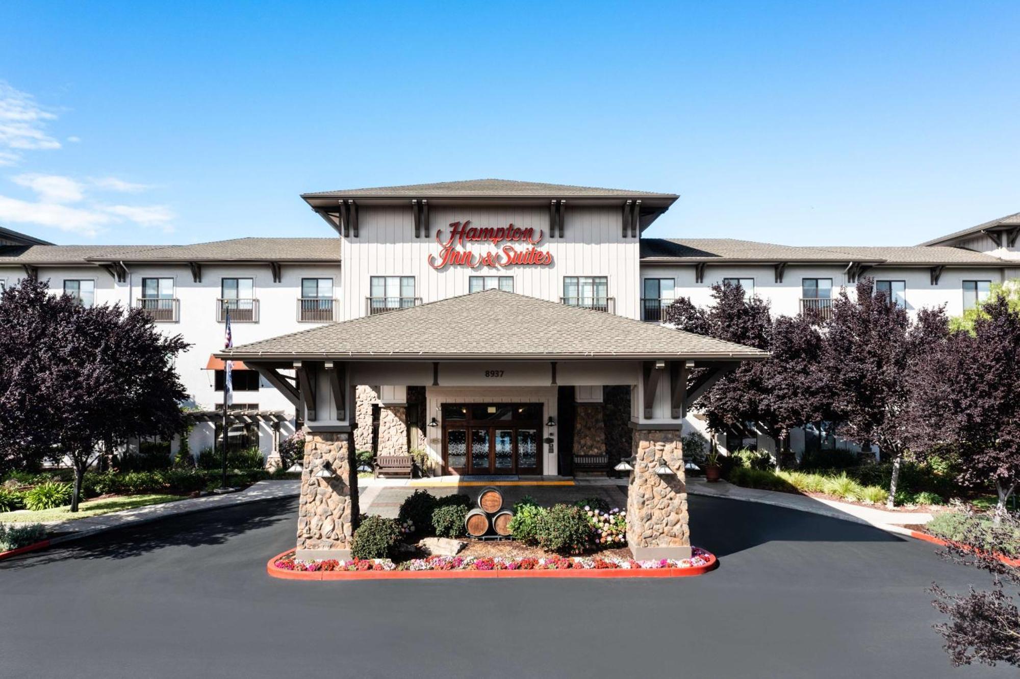 Hampton Inn & Suites Windsor-Sonoma Wine Country Exterior photo