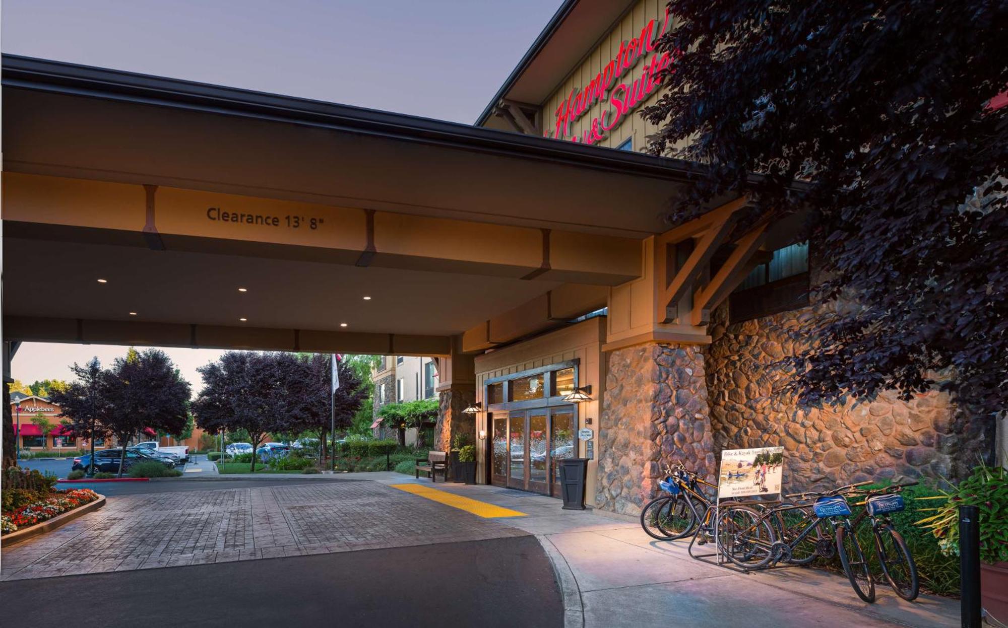 Hampton Inn & Suites Windsor-Sonoma Wine Country Exterior photo