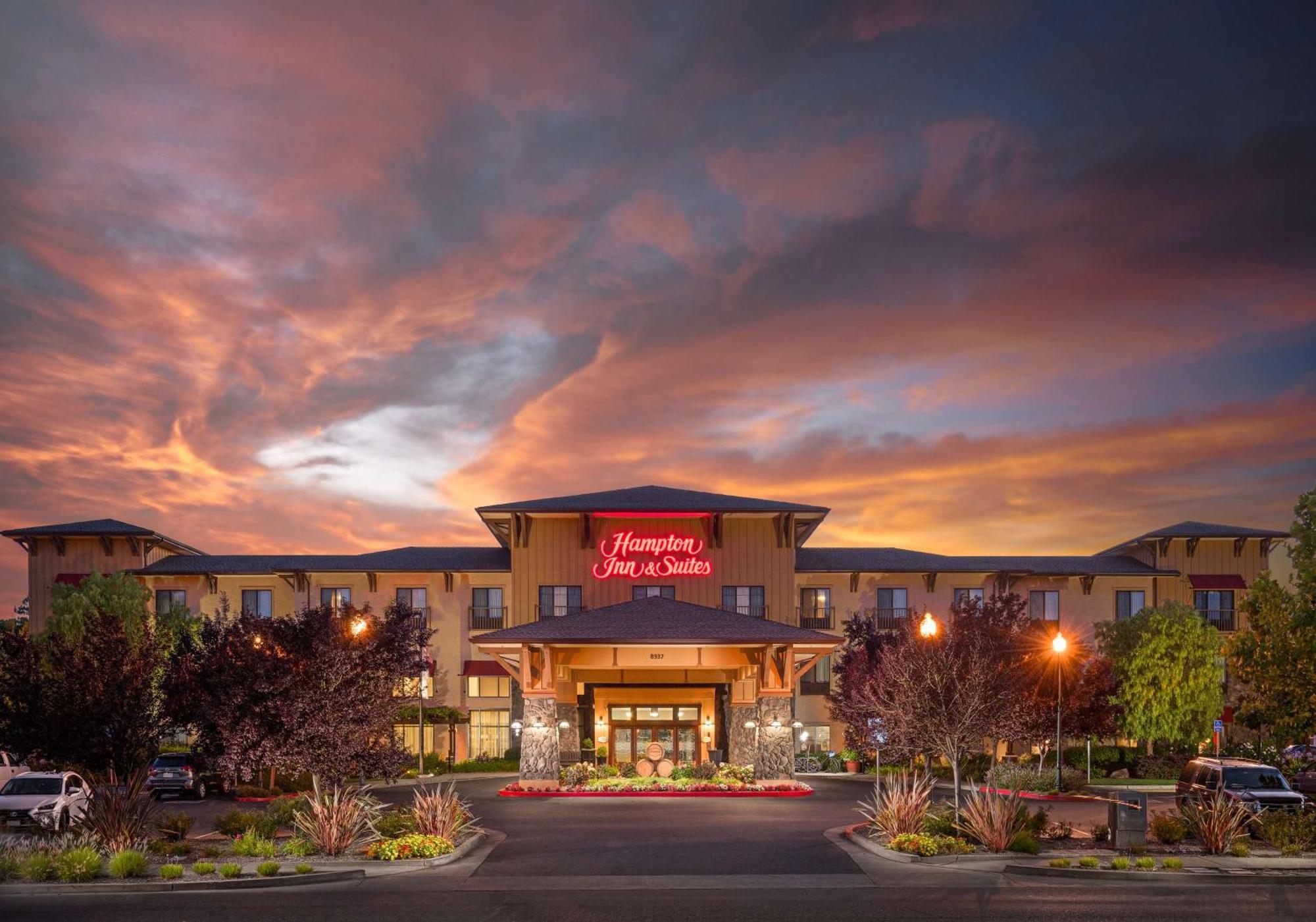 Hampton Inn & Suites Windsor-Sonoma Wine Country Exterior photo