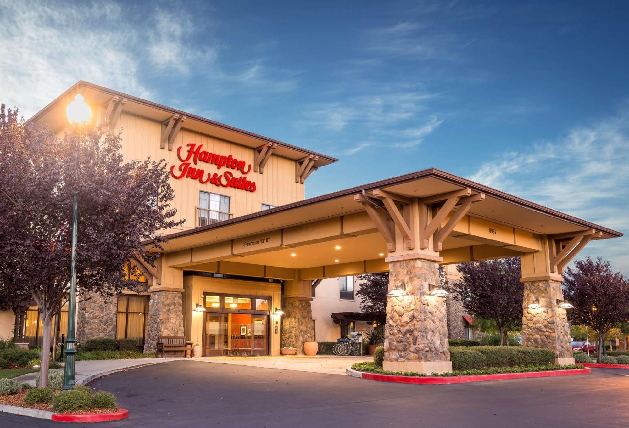 Hampton Inn & Suites Windsor-Sonoma Wine Country Exterior photo