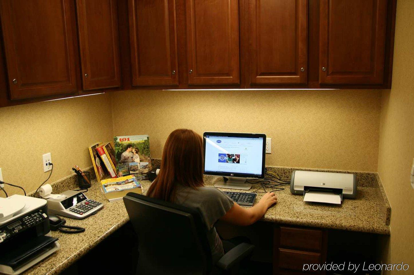 Hampton Inn & Suites Windsor-Sonoma Wine Country Facilities photo
