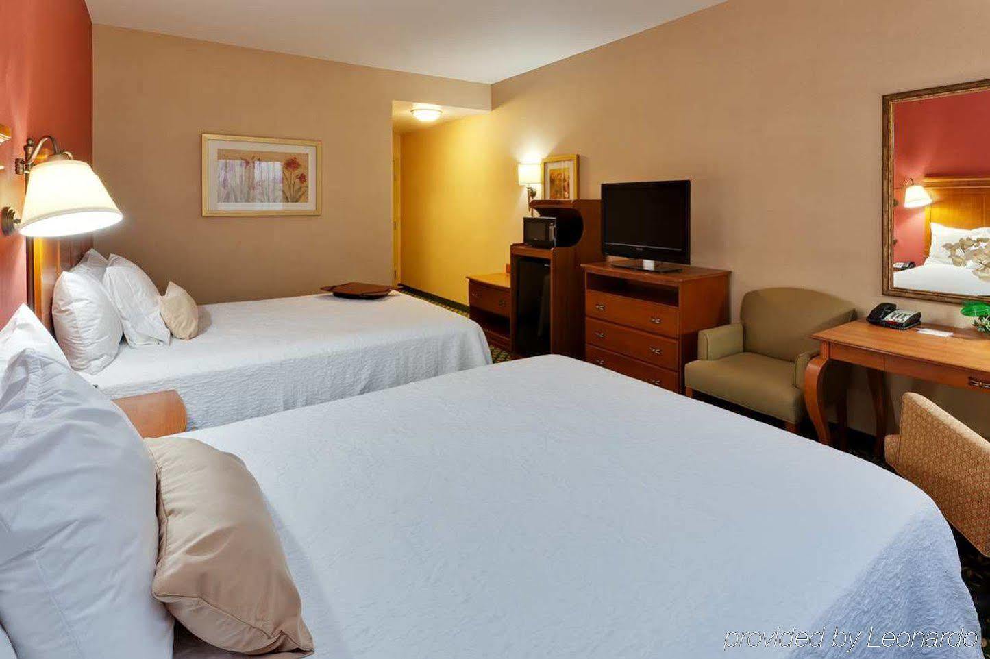 Hampton Inn & Suites Windsor-Sonoma Wine Country Exterior photo