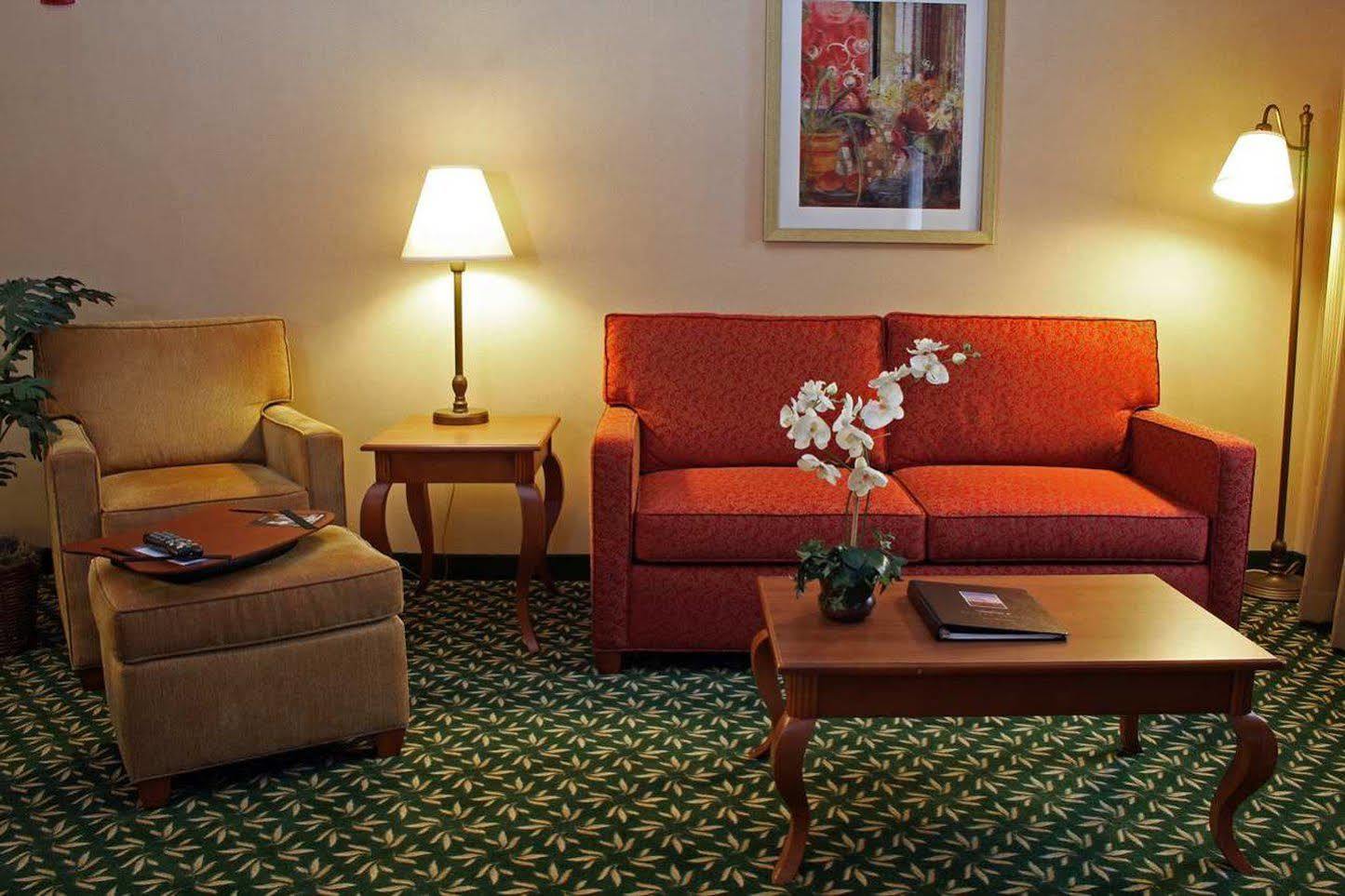 Hampton Inn & Suites Windsor-Sonoma Wine Country Exterior photo