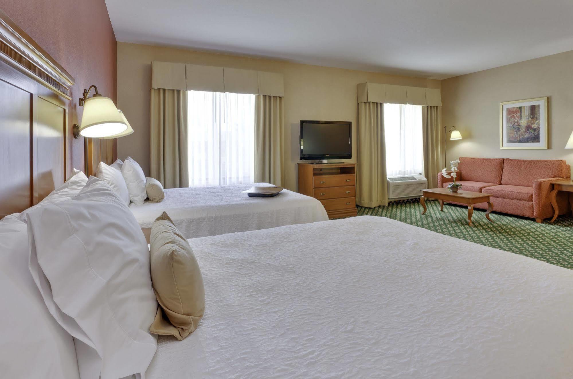 Hampton Inn & Suites Windsor-Sonoma Wine Country Exterior photo