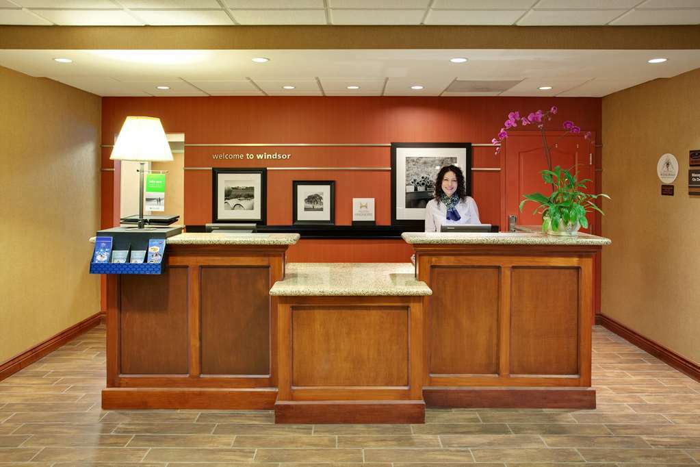 Hampton Inn & Suites Windsor-Sonoma Wine Country Interior photo